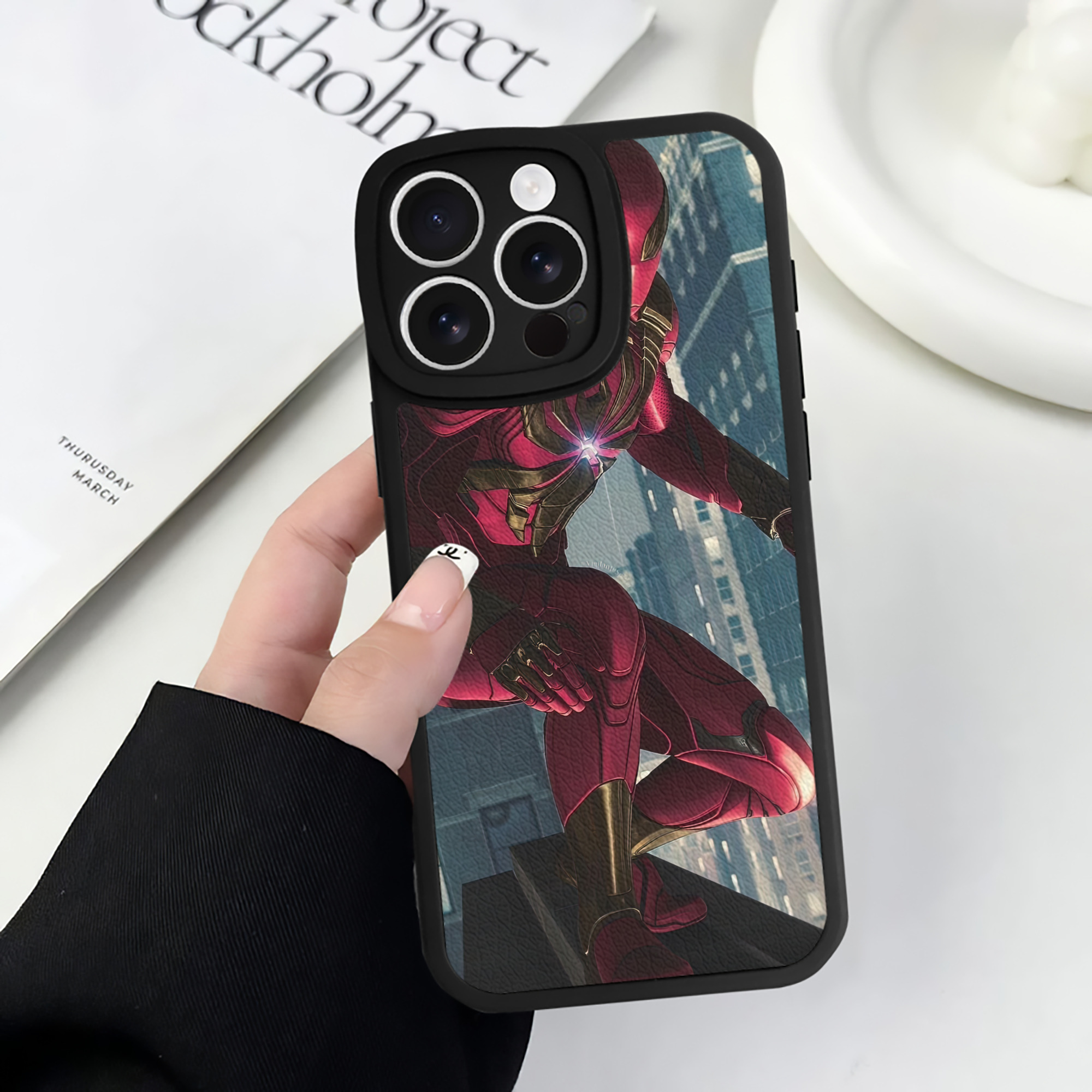 （画像用） Spider Man スパイダーマン 【iPhone 16シリーズ対応】シリコンスマホケース（レザー調） 材質：シリコン